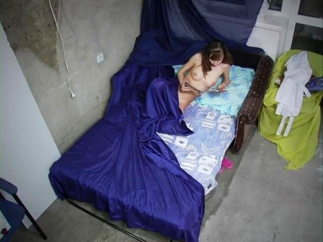 Girl secretly spied naked in the bed - סרטי סקס